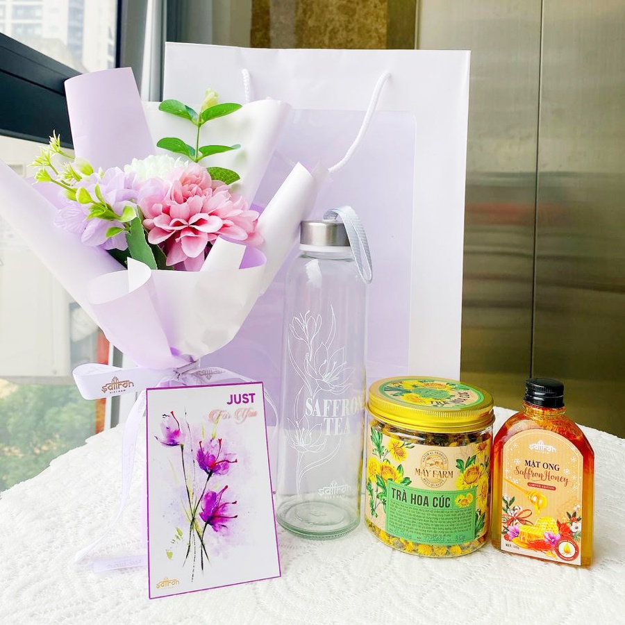Set quà mật ong ngâm Saffron tặng túi + hoa thuộc thương hiệu Saffron Việt Nam