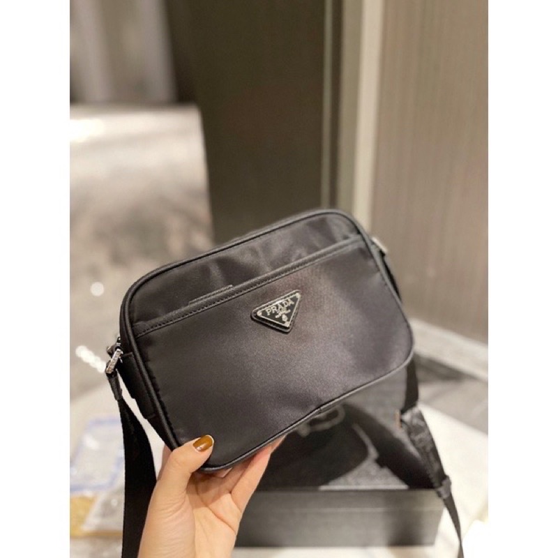 Túi đeo chéo PRADA cái cấp có sẵn Full box