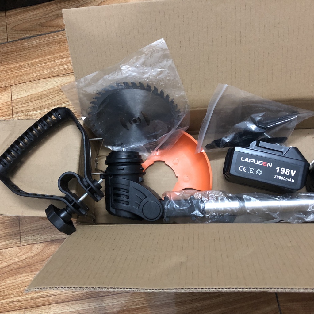 Máy cắt cỏ LAPUSEN. Máy cắt cỏ dùng pin 100% lõi đồng, công suất 1800w. Bảo hành 12 tháng.
