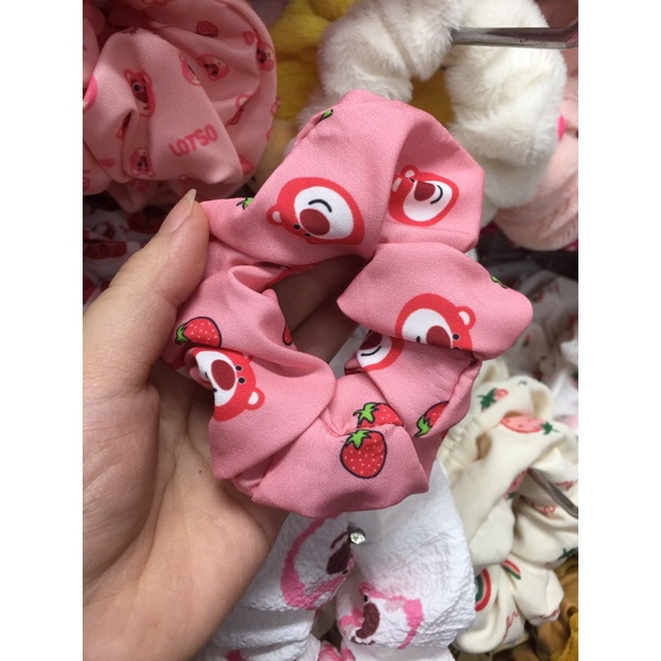 Scrunchies gấu dâu / dâu