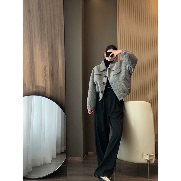 Quần xuông đen dáng rộng