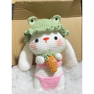 Thỏ đội mũ bằng len