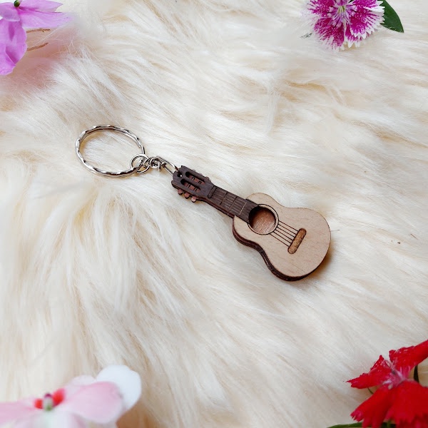 Móc khóa gỗ hình đàn guitar
