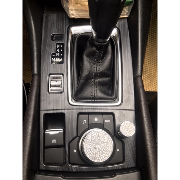 Ốp bảng lên xuống kính, bảng hộp số Mazda 3 bản fl cuối 2017-2019