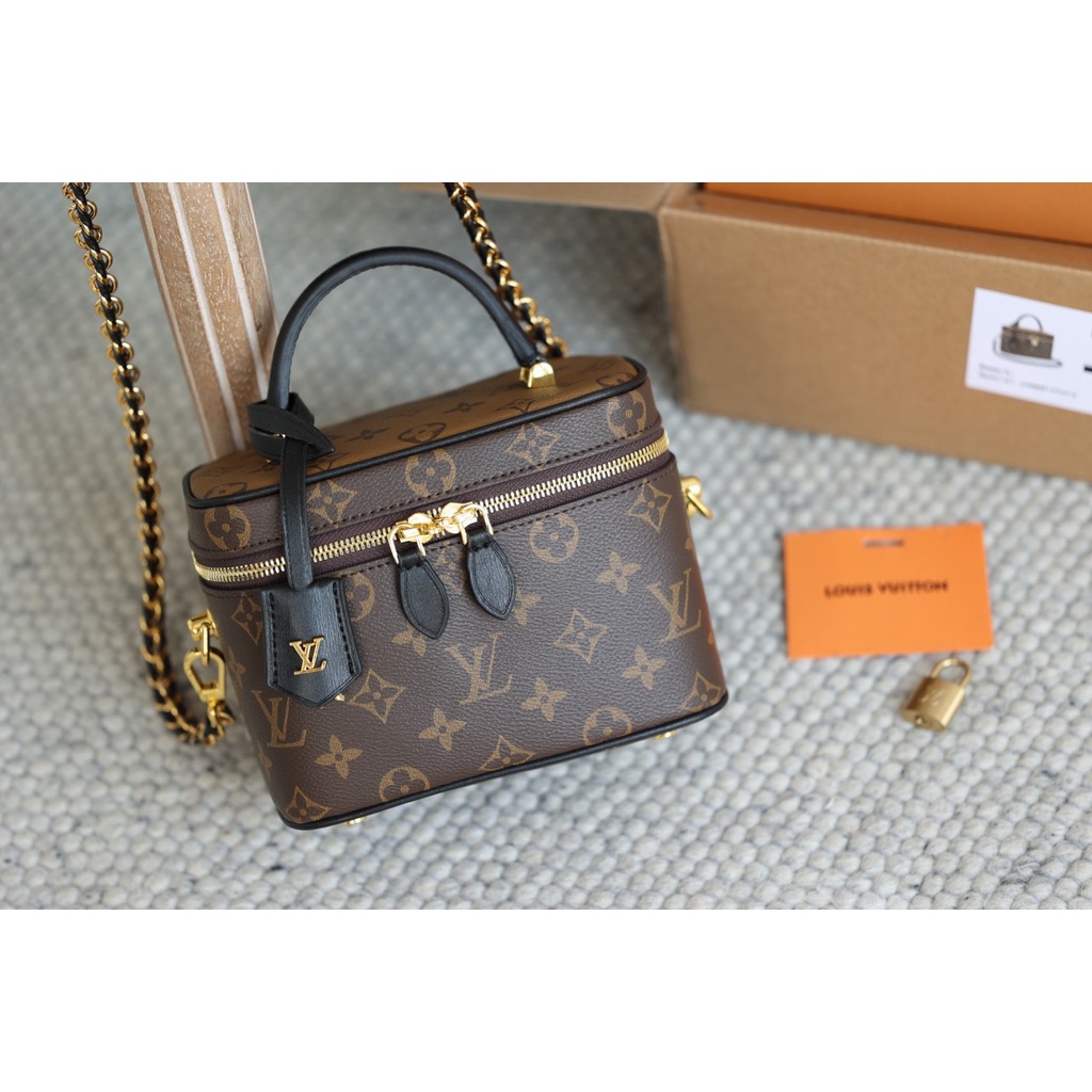 Túi  Vanity Hàng SP da thật tặng kèm lót fom Quai xách  2 Box carton nam châm kèm ảnh thật tự chụp