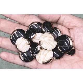 5 Nút vét trắng đen.