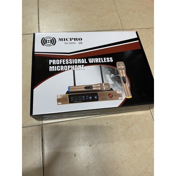 míc không dây 300g sóng UHF .thân kim loại chống hú tốt