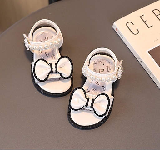 Dép Sandal Tập Đi Cho Bé Gái Chất Da Bóng Mềm Đính Nơ Ngọc Dễ Thương Cho Bé từ 1-5 tuổi