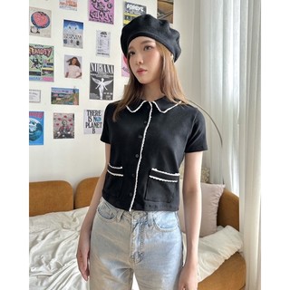 JANET STUDIO • Áo thun đen viền ren sò