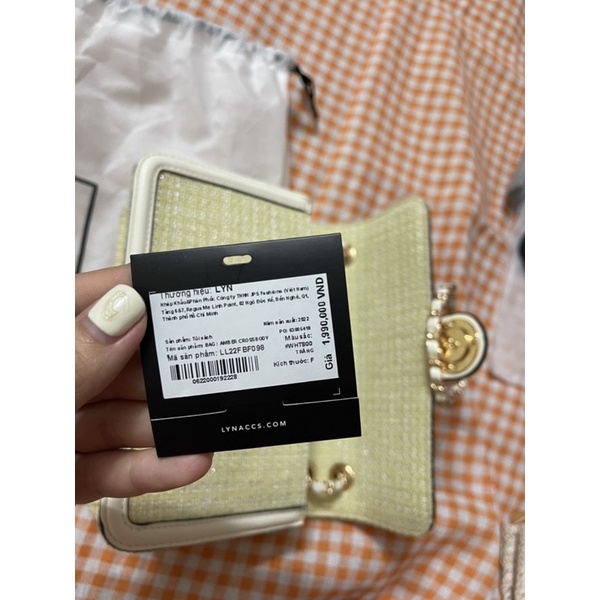 Túi Lyn auth like new vàng nhạt chất tweed sz S