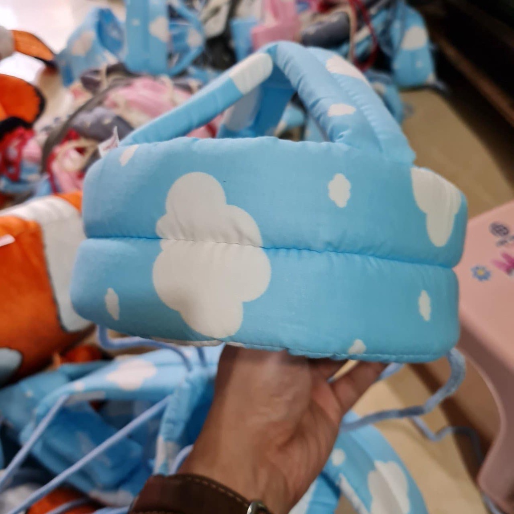 MŨ BẢO HIỂM BÔNG BẢO VỆ ĐẦU CHO BÉ SIÊU TIỆN LỢI