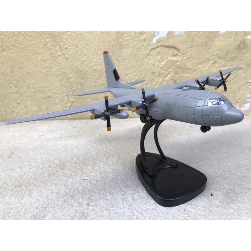 Mô hình lắp ráp Máy bay C-130 1:144