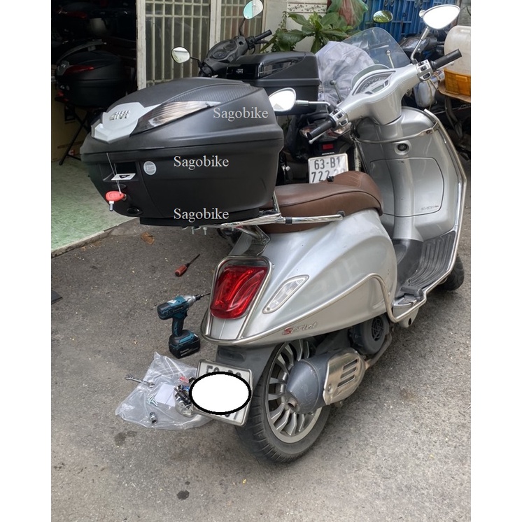 Thùng xe Vespa Sprint, thùng givi B360NT kèm đế, bộ kit gắn chuẩn trên baga Sprint, hàng givi chính hãng, bảo hành 2 năm