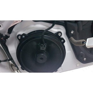 Loa Sub Bose cánh trước Mazda