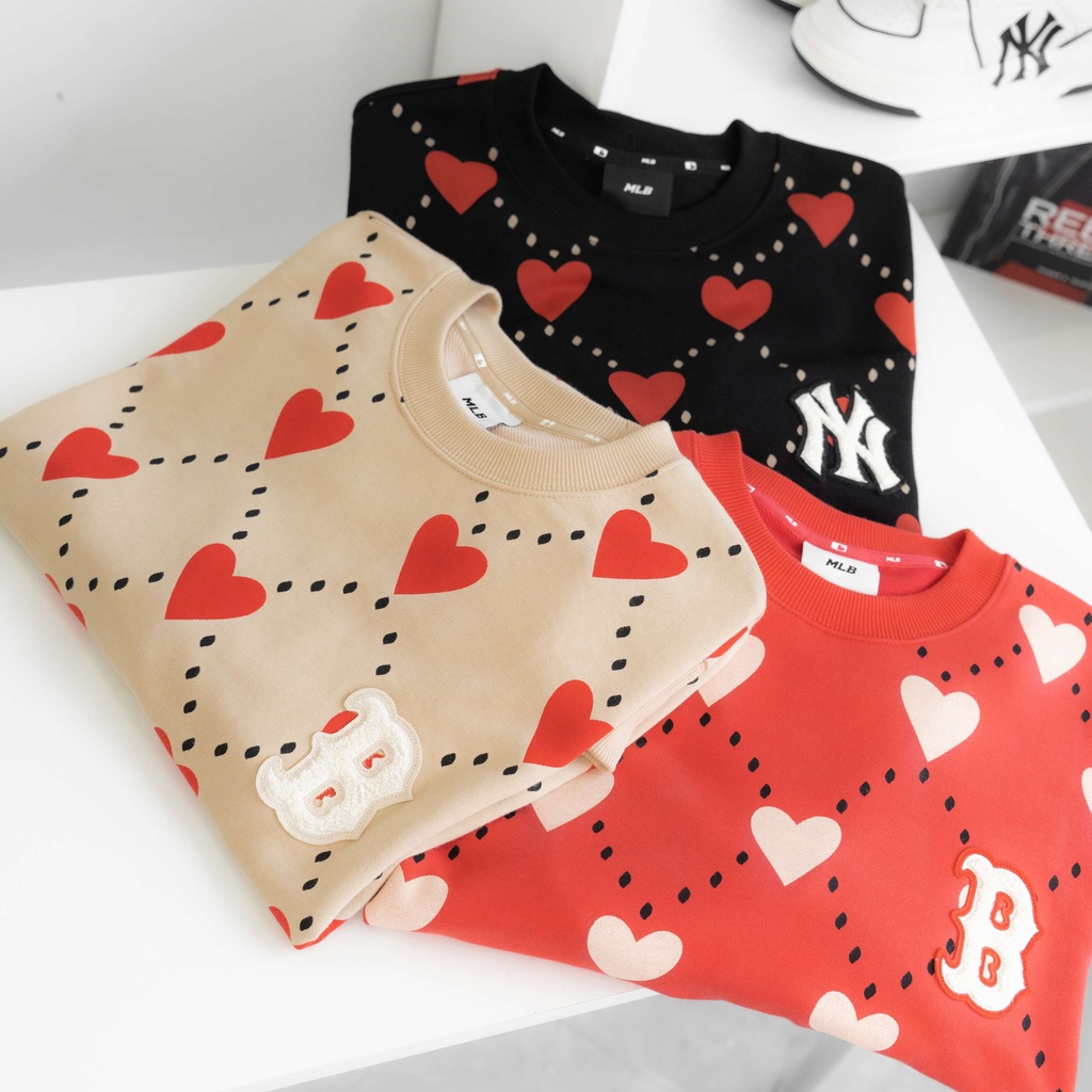 Áo nỉ M/L/B họa tiết monogram hình trái tim dành cho các cặp đôi và cả FA