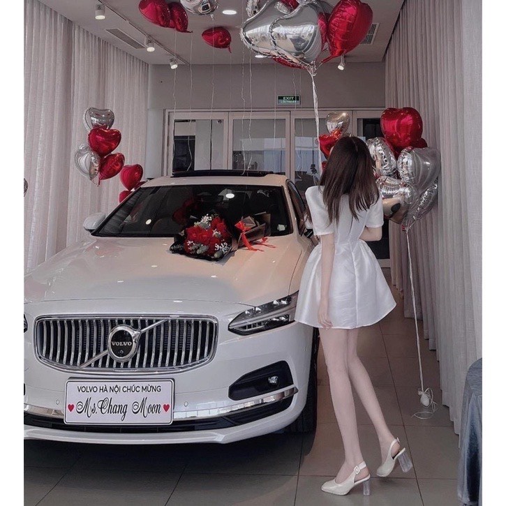 Đầm trắng thiết kế sang chảnh khoét vai tay bồng tiểu thư -gunidress