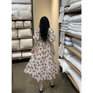 Váy cổ tim tay bồng hoa đỏ dáng dài