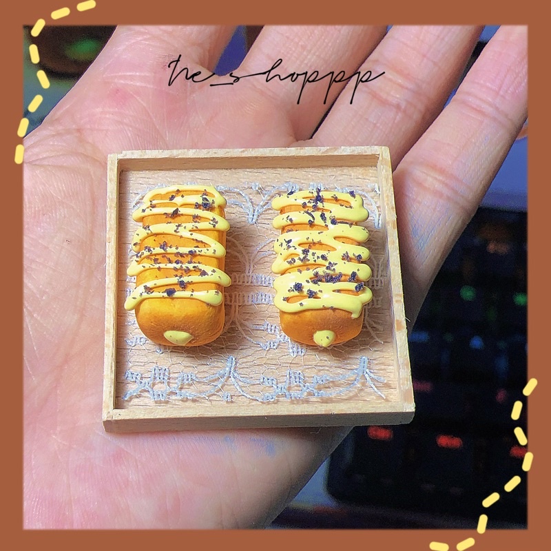 Mô hình bánh mỳ gối nhân kem mini