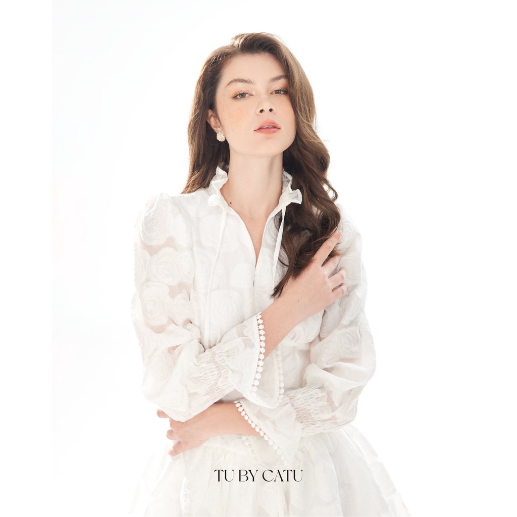 TUBYCATU | Đầm Lucy White Dress đầm chữ A tay dài chất liệu vải gấm vân hoa màu trắng