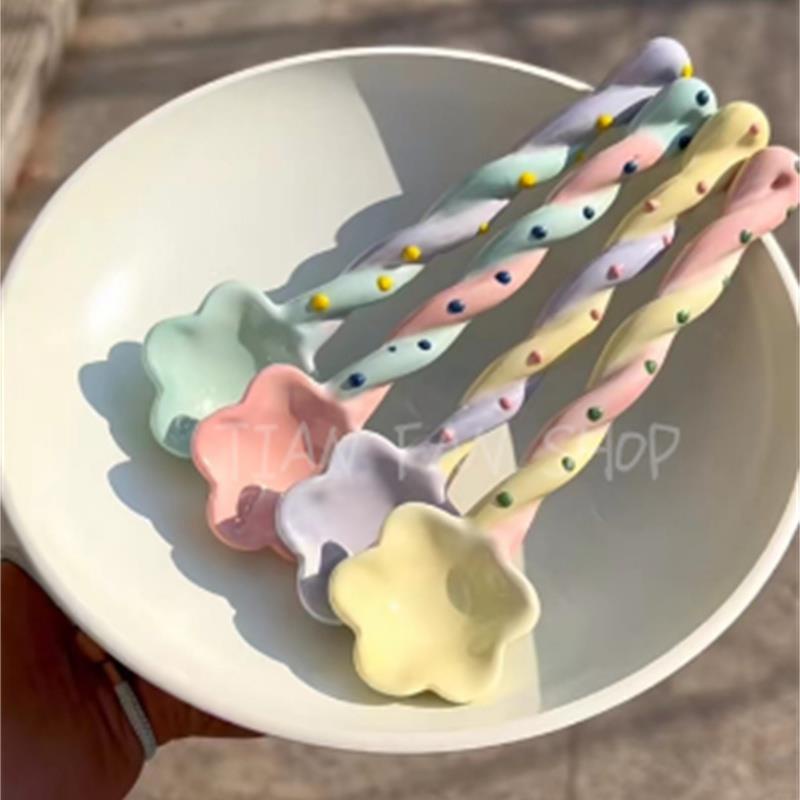 Muỗng Sứ Tay Cầm Dài Màu Kẹo Ngọt Thiết Kế Nhỏ Nhắn Dễ Thương