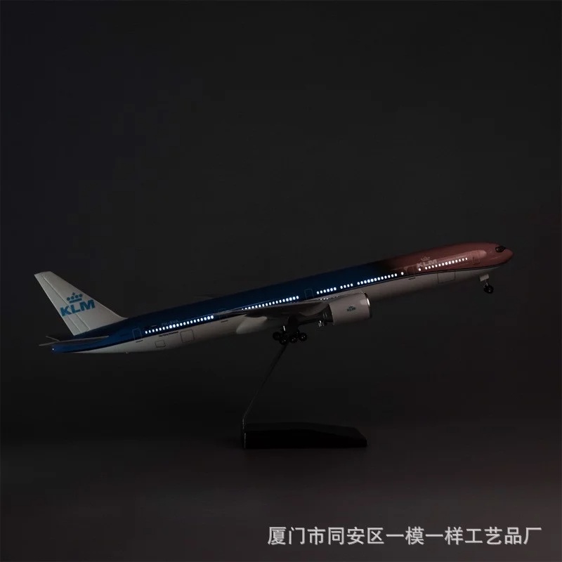 Mô hình máy bay KL.M Boe.ing B777-300ER Hà Lan PH-BVA  47cm 1:160 có đèn led tự động theo tiếng vỗ tay hoặc chạm MB47012
