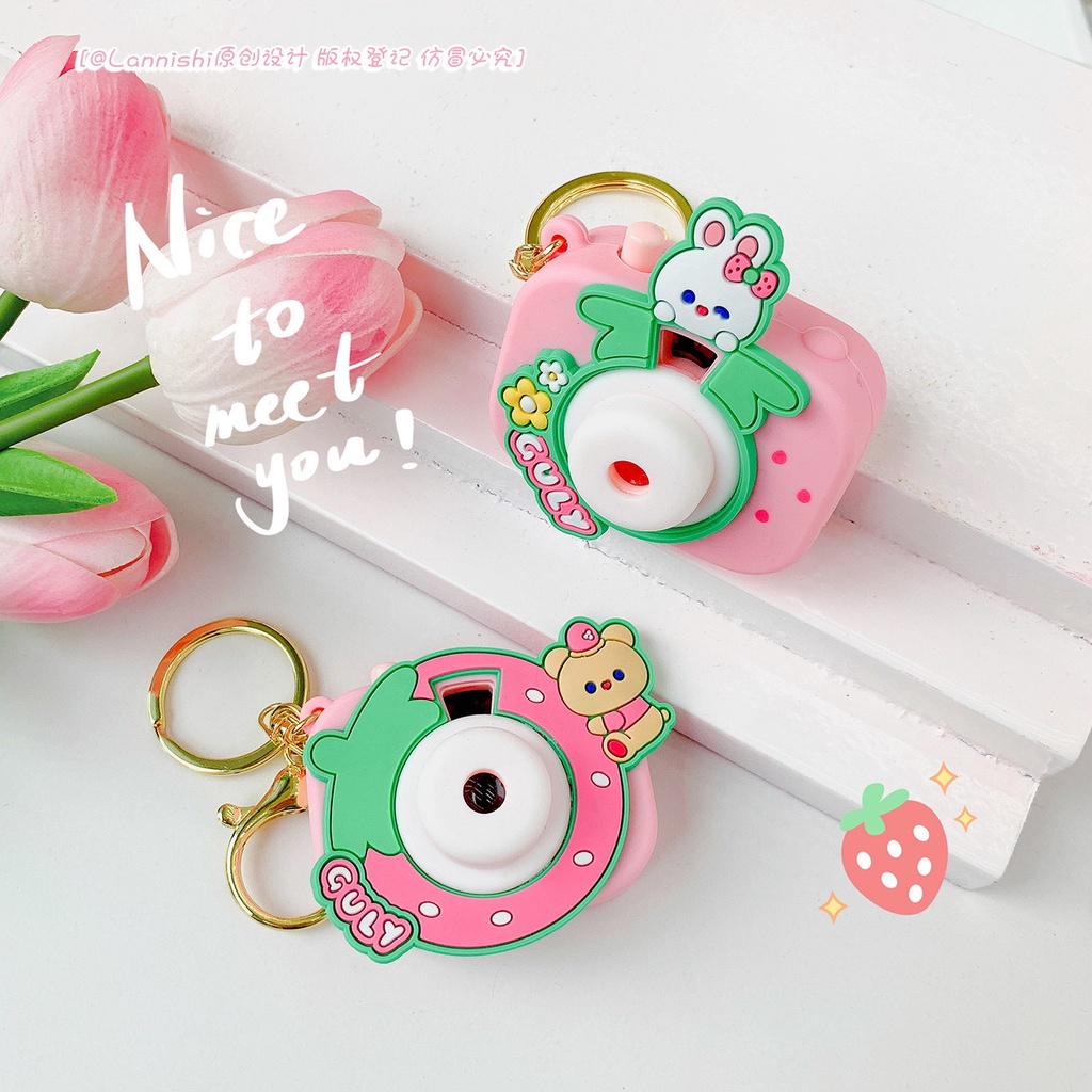 Móc Khóa Máy Ảnh Chiếu Đèn Hoạt Hình Gấu Dâu Lotso, Gấu Mocha Siêu Dễ Thương, Đáng Yêu Bằng Silicon Cao Cấp Ko Thấm Nước