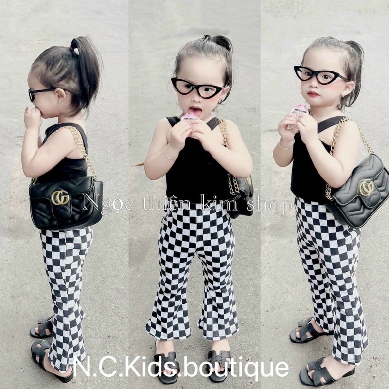 Bộ cổ yếm cutout quần kẻ ô kèm mũ bé gai