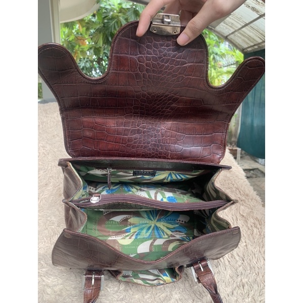 Túi chuẩn si. Túi qua sử dụng. Khách vui lòng xem hình nếu muốn biết thêm thông tin sản phẩm mời khách vô chat . Thanks.