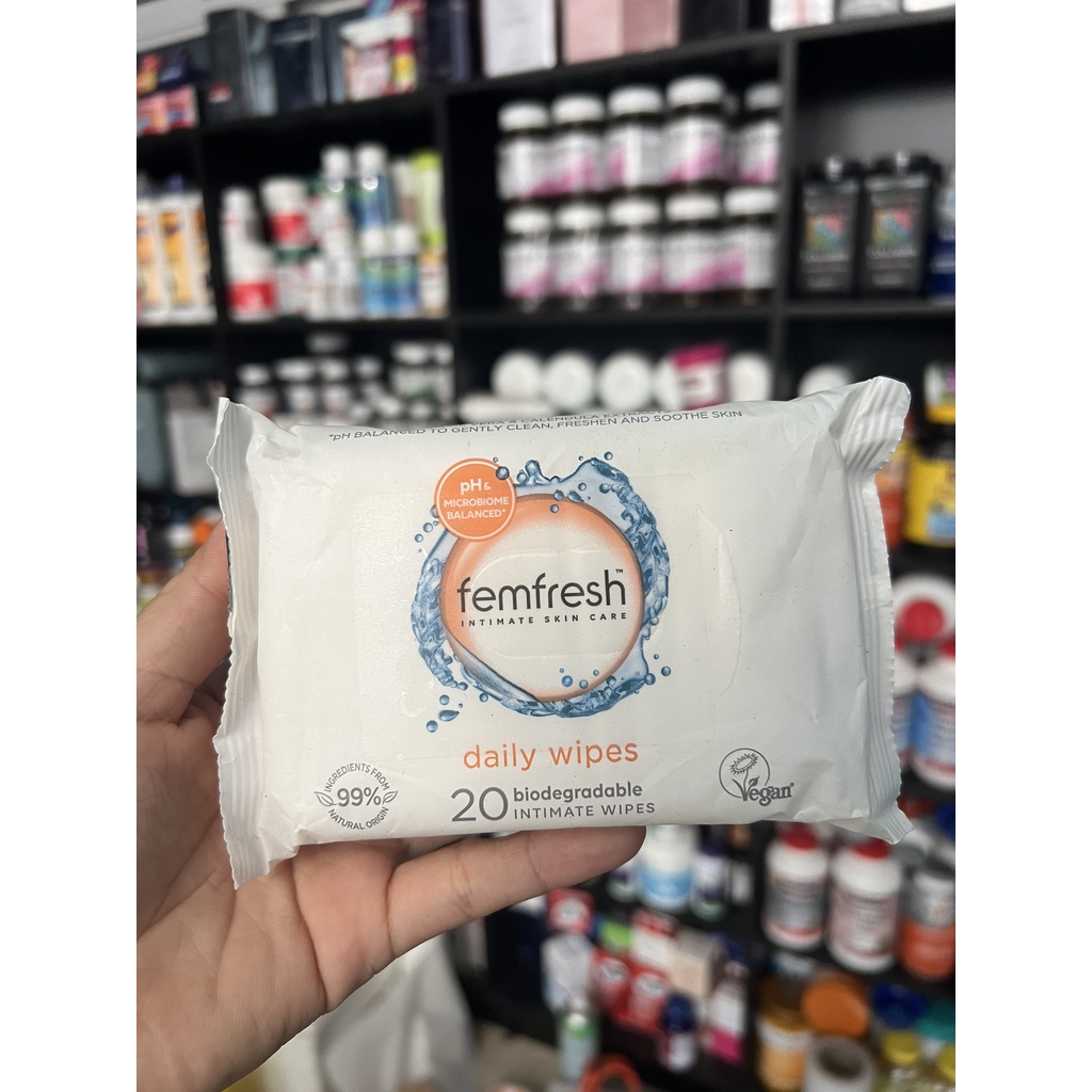 Dung dịch vệ sinh phụ nữ dạng khăn lau Femfresh Daily Wipes Gói 20 Tờ