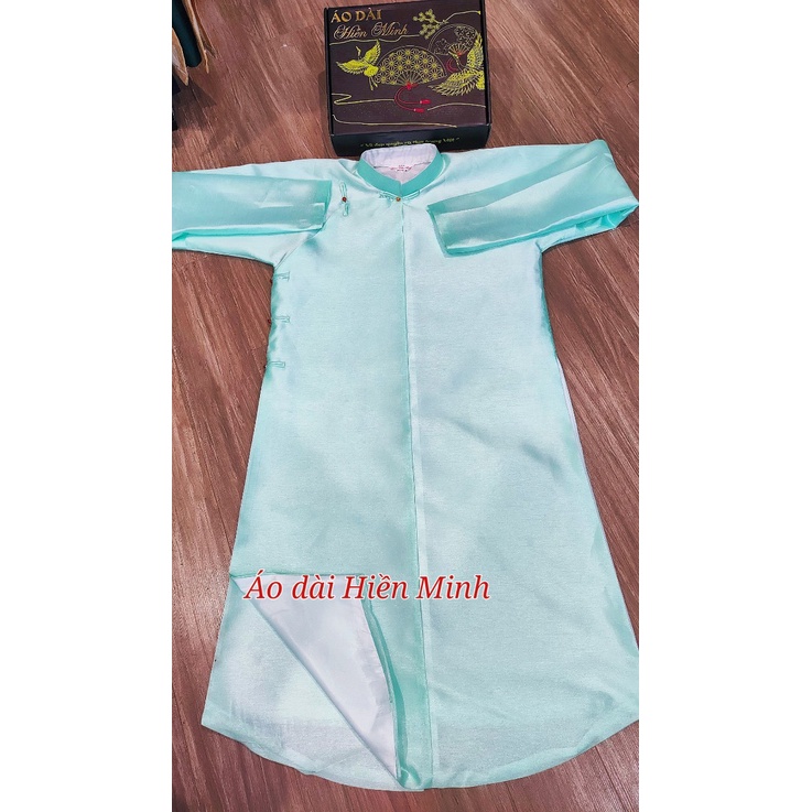 Áo dài ngũ thân tay chẽn thanh lịch, nhẹ nhàng