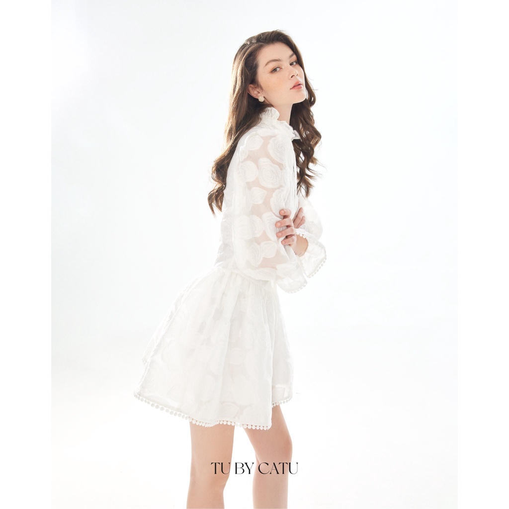 TUBYCATU | Đầm Lucy White Dress đầm chữ A tay dài chất liệu vải gấm vân hoa màu trắng