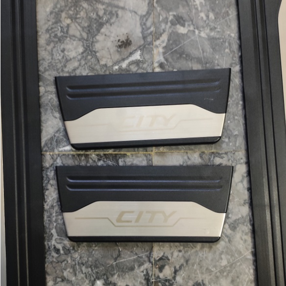 Nẹp bước chân ngoài không đèn nhựa City 2022