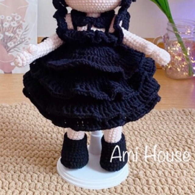 Quần áo cuả Wednesday và Enid, Đầm váy và phụ kiện cho búp bê len handmade - Ami House