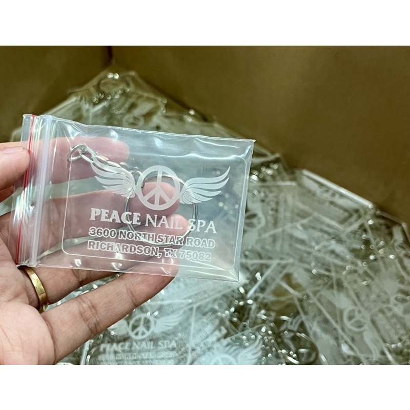 Khắc móc khoá Mica số lượng lớn theo yêu cầu