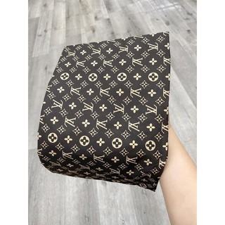 Áo cắt / choàng cắt tóc logo LV