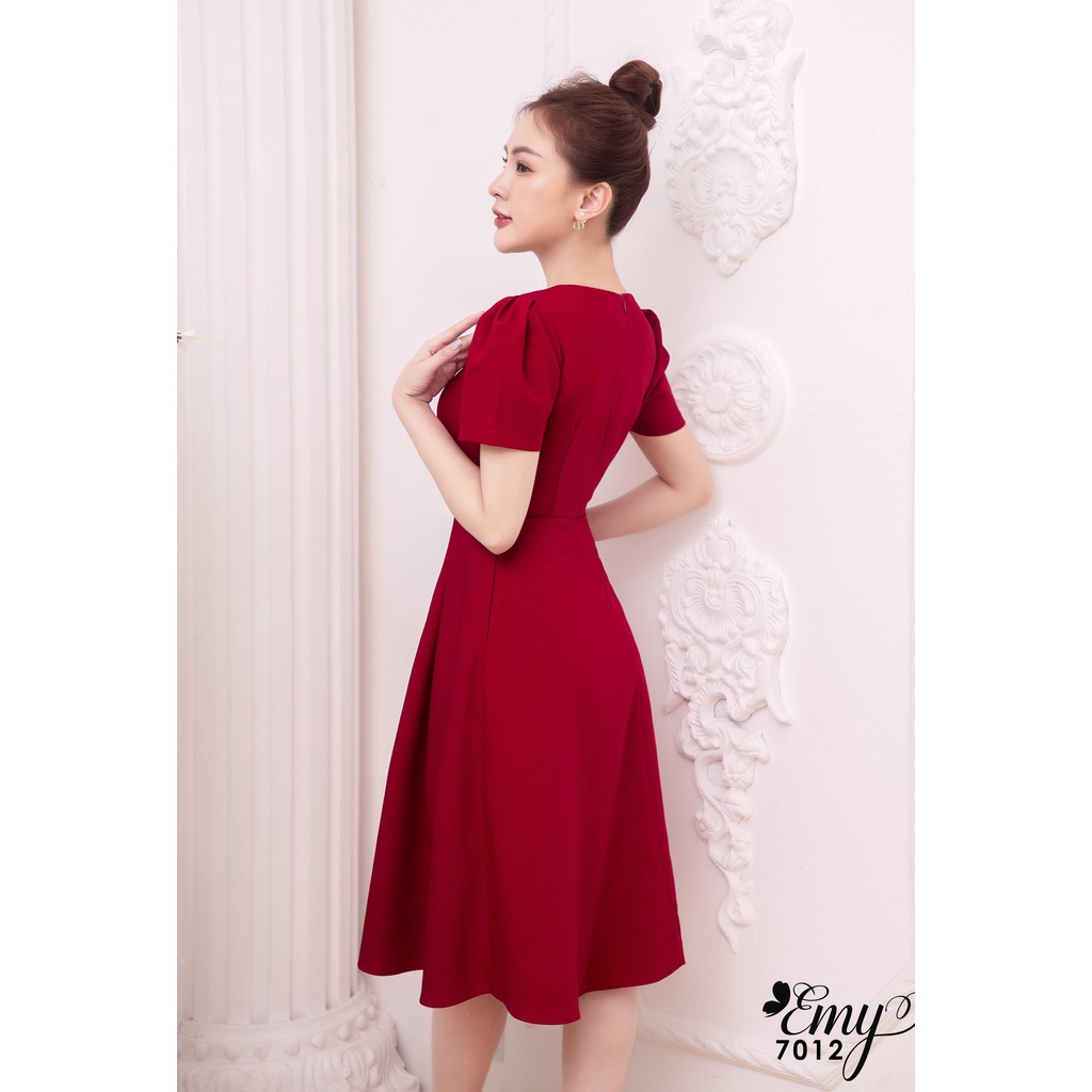 Đầm EMY EM7012 Xoè Cổ Lục Giác