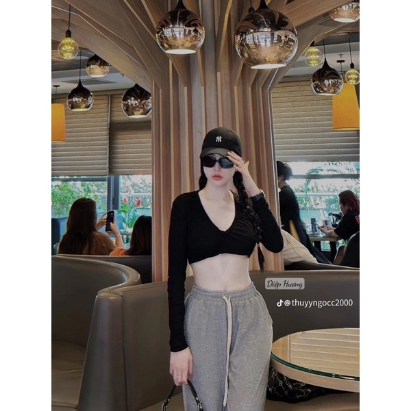 Áo croptop mix quần xuông cá tính