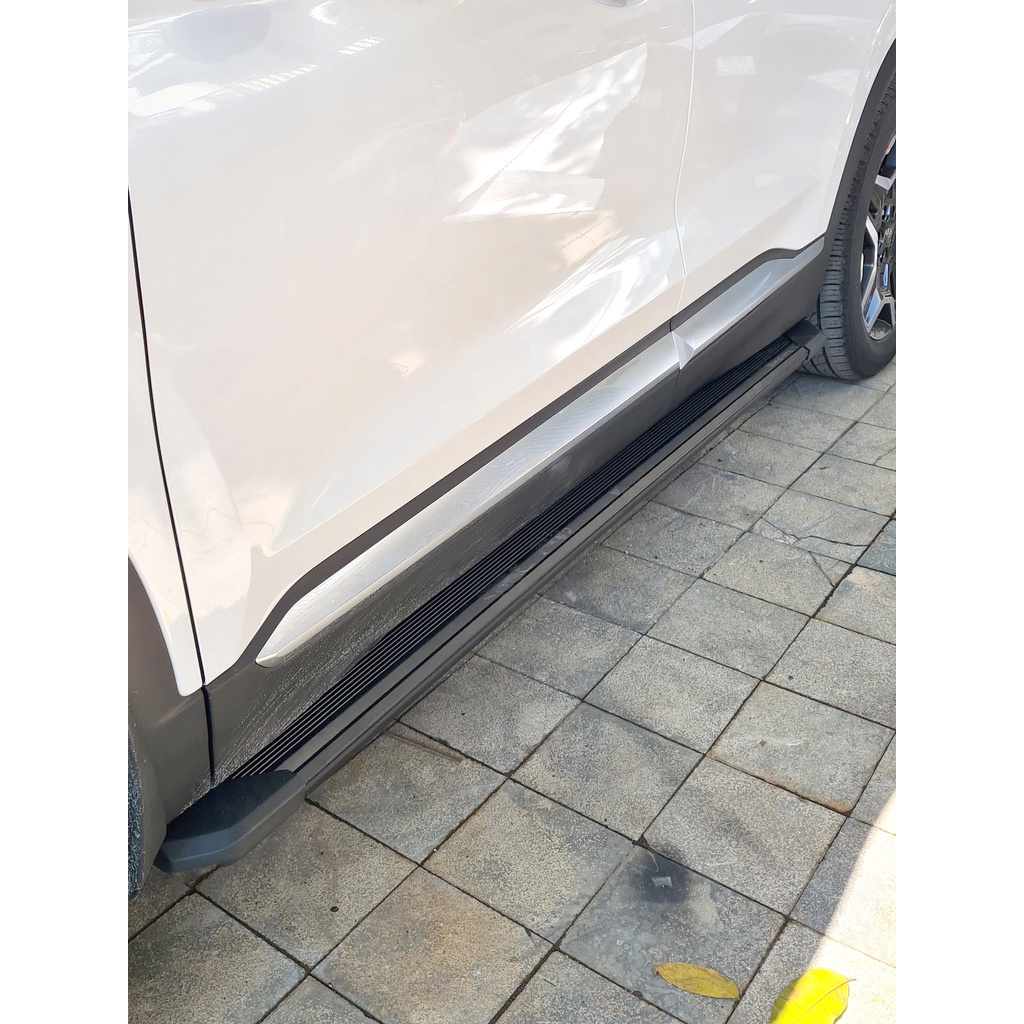 Bậc lên xuống, bệ bước chân HYUNDAI SANTAFE. Mẫu nhôm đúc X8