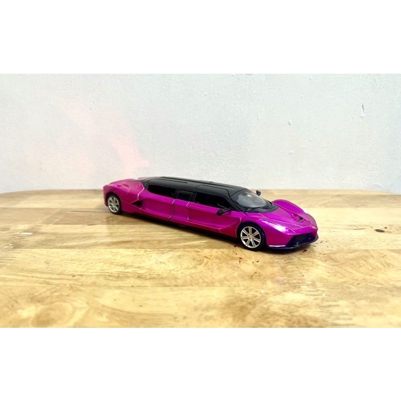Mô hình xe Ferrari LaFerrari Limousine _ Tỷ lệ 1:32