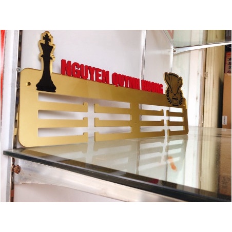 Giá treo huy chương cờ vua lên tường