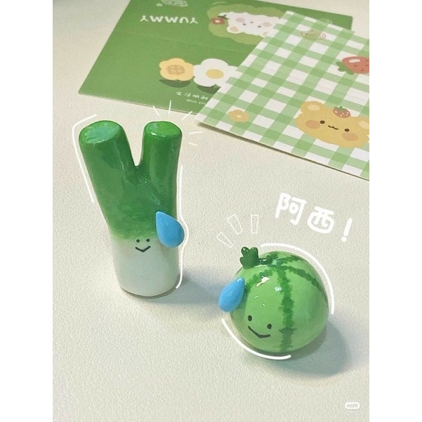 Pho tượng hình cây hành và bé dưa hấu siêu dễ thương