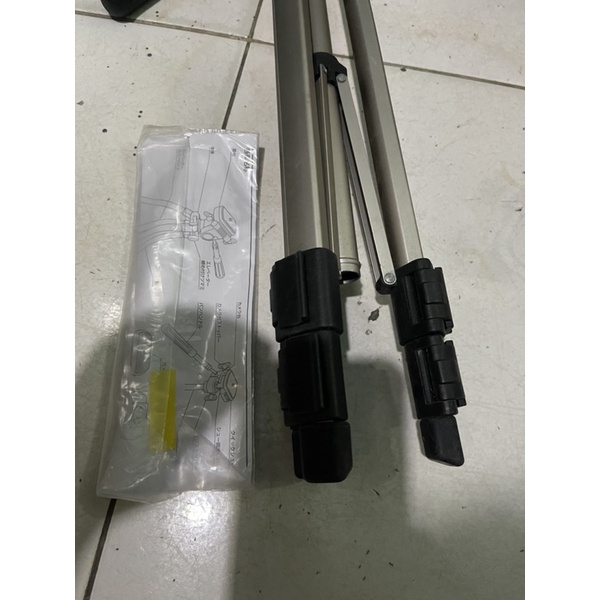 Chân máy ảnh tripod Nhật chưa sd. Cao 1.29m, nặng 820gr