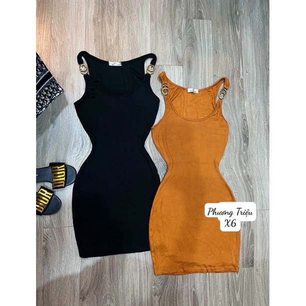 Váy body cam dây xích