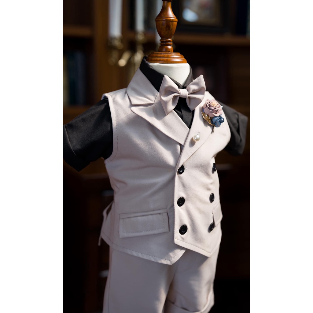 Set gile 6 khuy màu kem sữa cho công tử nhí