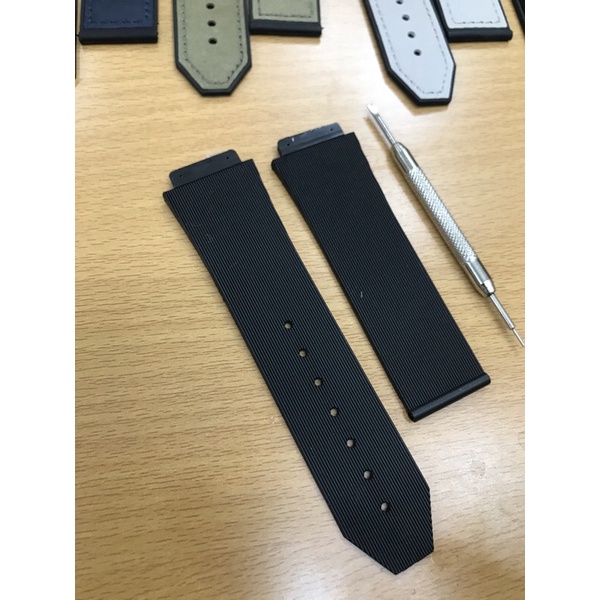 Dây đồng hồ Hublot cao su đen kẻ sọc case 34, case 38,case 36, case 42,tặng tool thay dây