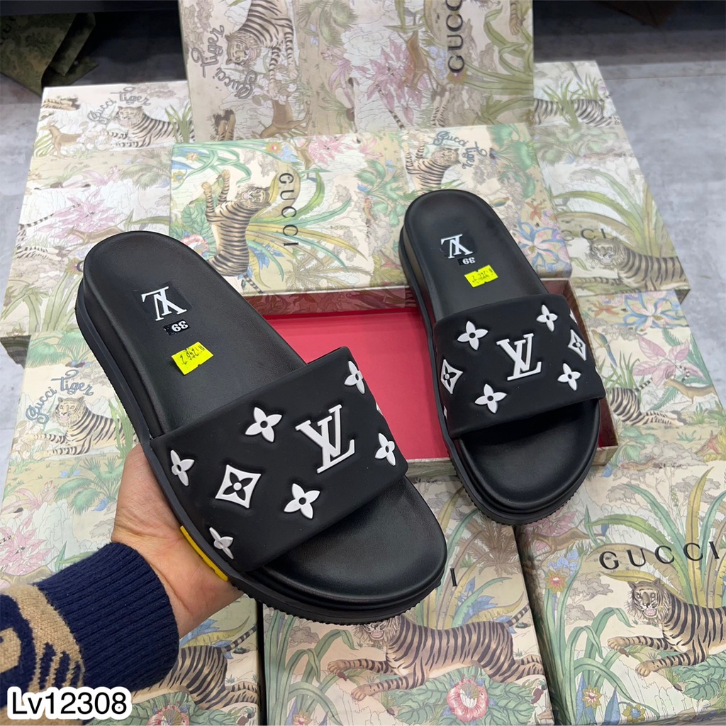 Dép Nam Quai Ngang LV Vân Nổi Đế Chống Trơn Trượt - Dép Lên Nam Nữ Chất Cao Su Cao Cấp