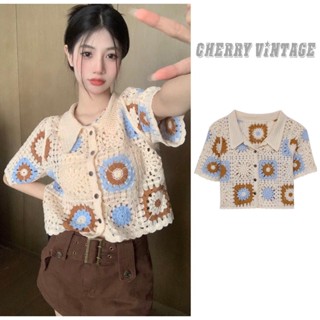 Áo croptop hoa cúc cổ bẻ, áo len đan móc hoạt tiết thổ cẩm hàng Quảng Châu chất đẹp, phong cách Cherry Vintage