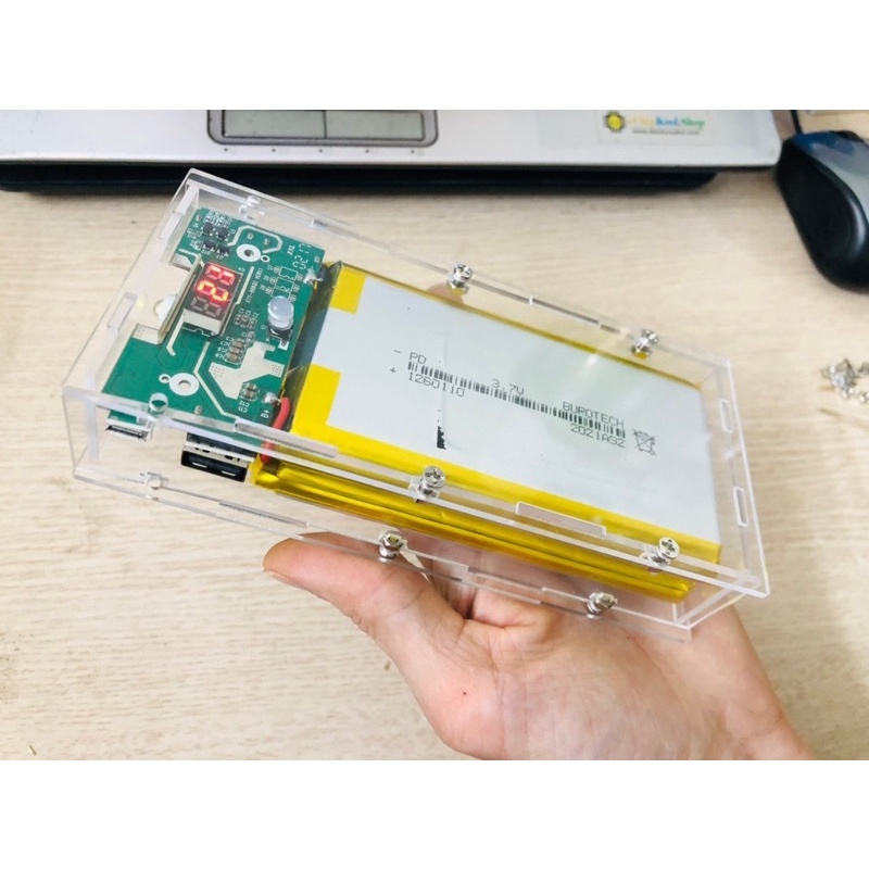 Box Mica + Mạch sạc pin dự phòng Quick Charge QC3.0 3 cổng USB màn hình Led IC- mới 100%