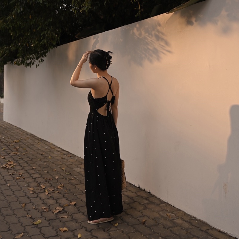 Keva dress - Đầm chấm bi đen cut out lưng