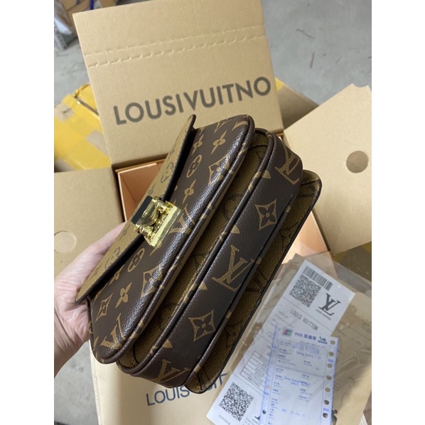 Túi Chữ V Size 20 Cm Hàng Cao Cấp 2 Full Bocx Nam Châm Sịn Sò Đeo Chéo ,Cầm Tay Sang Chảnh